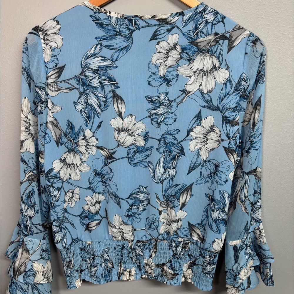 White House Black Market Blue Floral Blouse - Picture 5 of 5